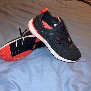 Women’s golf shoes